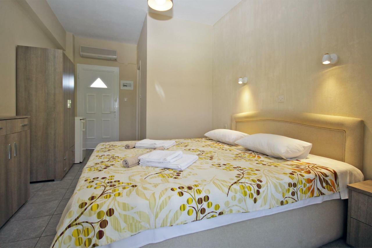 נאוס מרמרס Funbeach Rooms מראה חיצוני תמונה